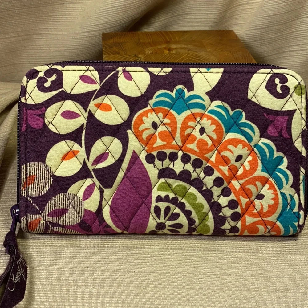 Vera Bradley graphic/flower pattern wallet - Picture 16 of 16